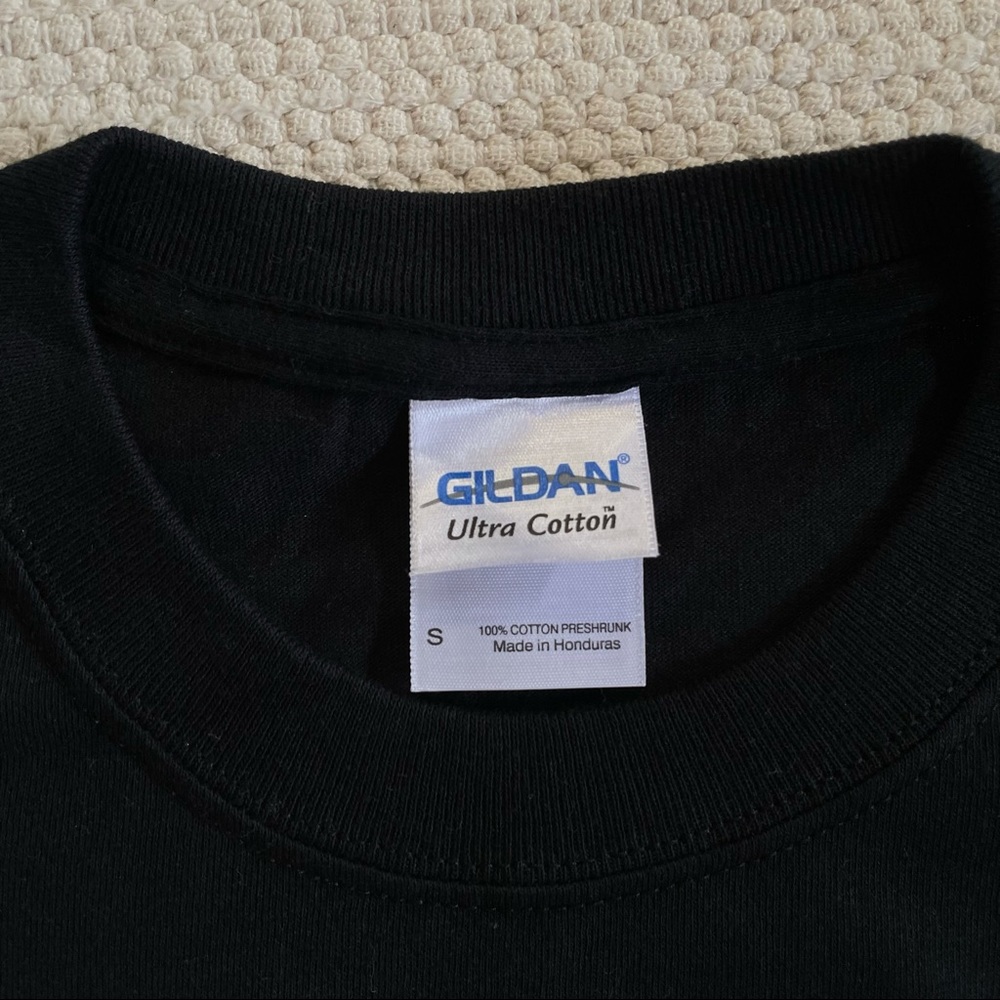 NWOT Gildan Men’s Black Cotton T-Shirt Size S - Picture 2 of 5
